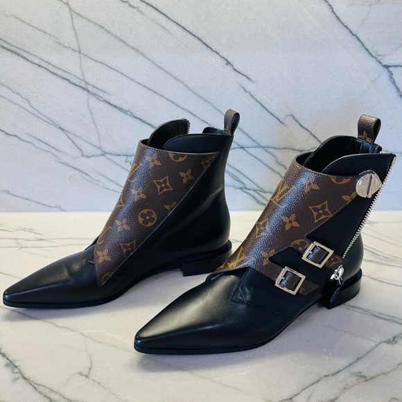 Louis Vuitton buckle boot, size 37. - Picture 2 of 3